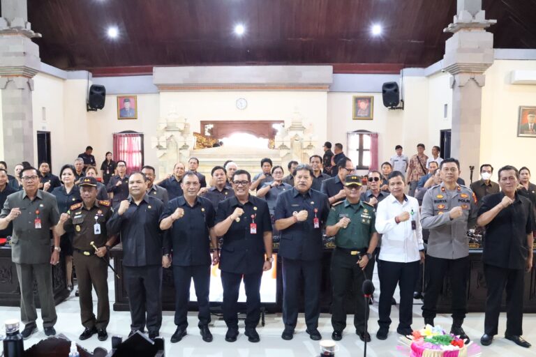Bupati Sanjaya Sampaikan Pengantar Terhadap 4 Ranperda Pada Rapat Paripurna DPRD Tabanan (3)